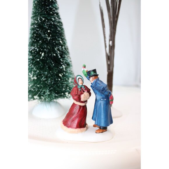 Dept 56 Dickens Village - Victorian Family Christmas House Gift Set - Picture 8 of 11